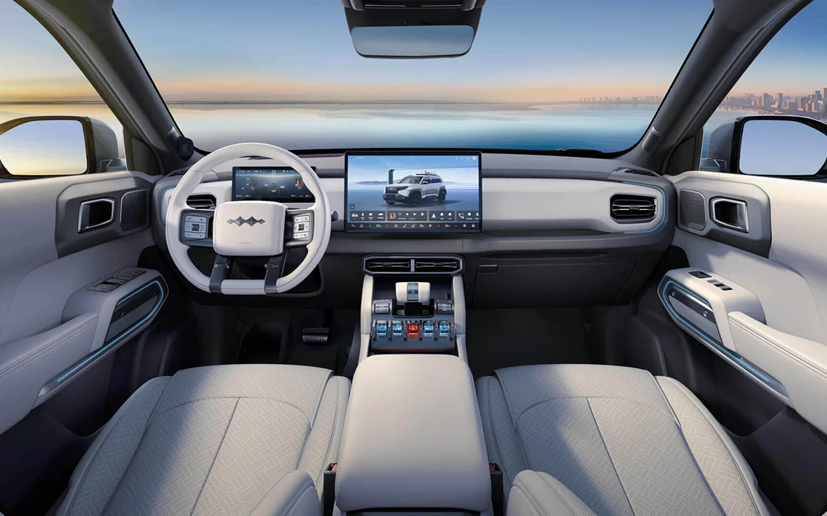 BYD Leopard 3 белый салон